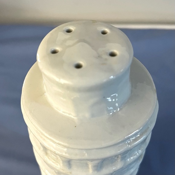 Vintage Ceramic Replica of Leaning Tower of Pisa Grated Cheese Shaker - Picture 2 of 5